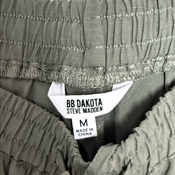 BB Dakota by Steve Madden High Waist Olive Shorts - Picture 2 of 4